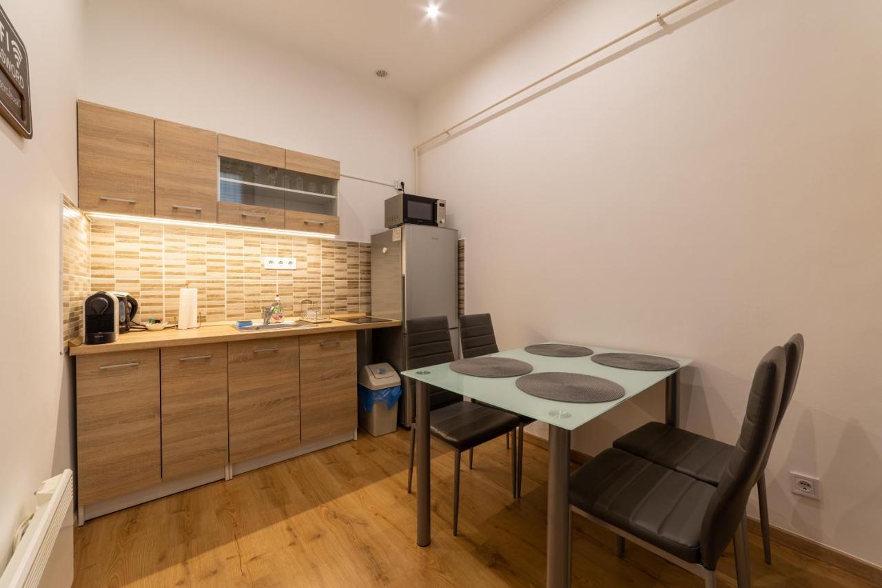 Lovely 1 Bedroom Flat With Central Location Будапеща Екстериор снимка