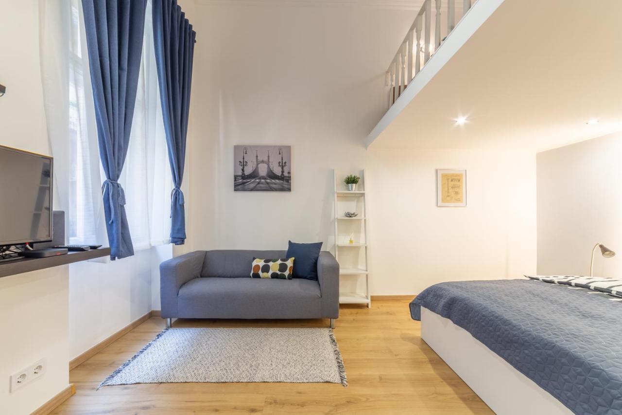 Lovely 1 Bedroom Flat With Central Location Будапеща Екстериор снимка